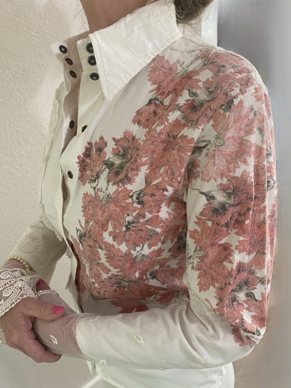 Save the Queen! Vintage Y2K Mixed Lace Crinkle Floral Blouse-Made in Italy